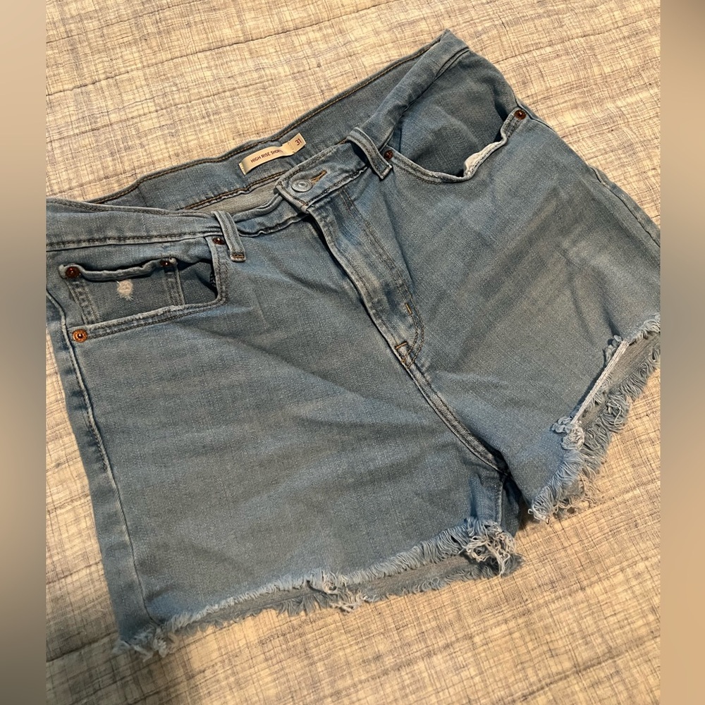 Levi’s 31 women’s shorts high rise light denim wash raw hem distress 12 euc